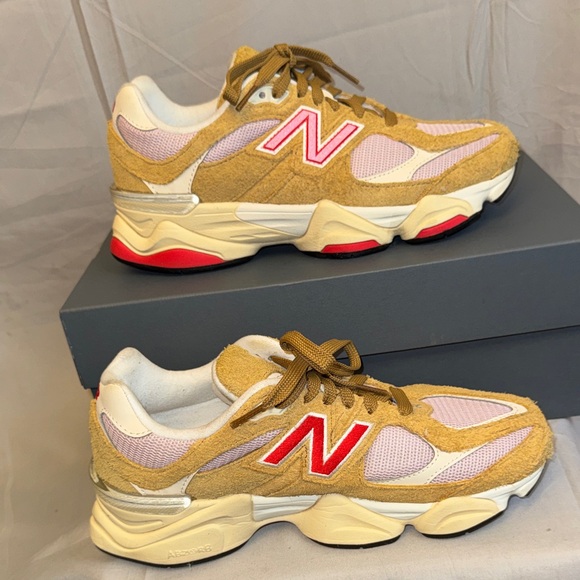New balance 9060 tan and pink color - Picture 3 of 10